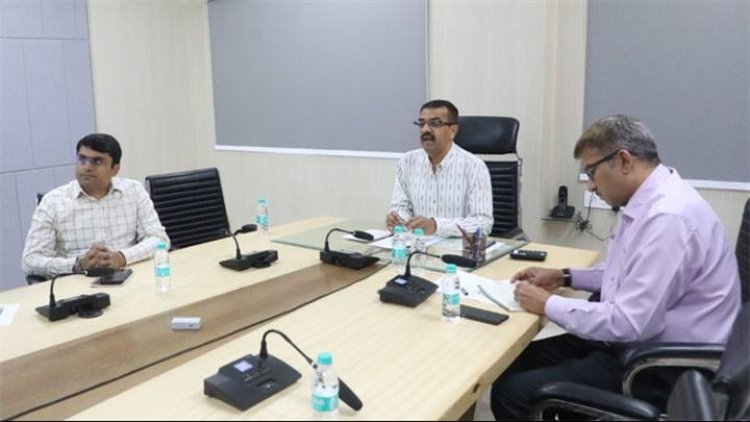 मतदाताओं से जीवन्त संवाद करें, उन्हें समझायें कि वे वोट जरूर करें - श्री राजन