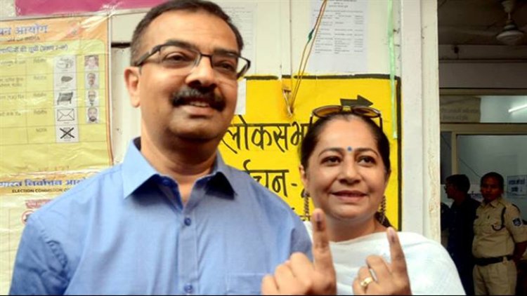 मुख्य निर्वाचन पदाधिकारी श्री अनुपम राजन ने सपत्नीक किया मतदान