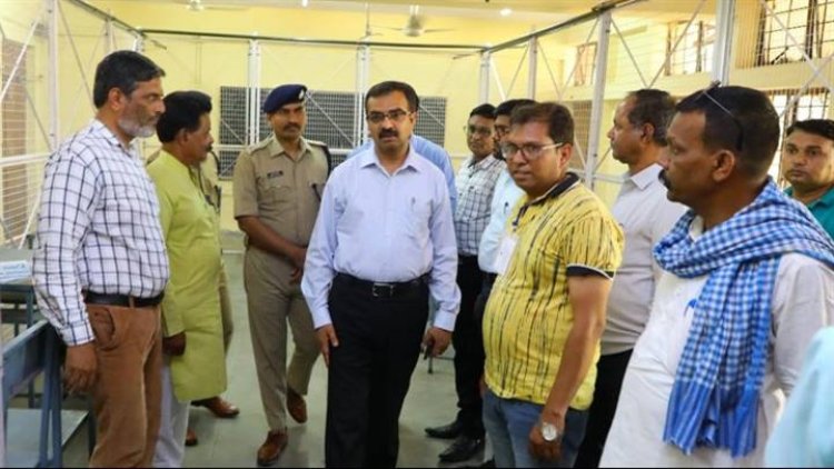 मुख्य निर्वाचन पदाधिकारी श्री राजन ने देवास में मतगणना स्थल का किया निरीक्षण