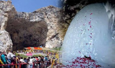 जम्मू से अमरनाथ तीर्थयात्रियों का पहला जत्था शुक्रवार को रवाना हुआ