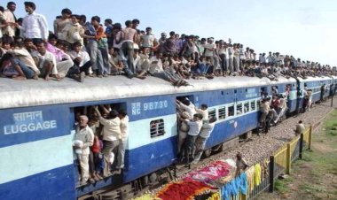 रेलवे दे रहा है 10 लाख तक का इंश्योरेंस, टिकट बुक करते समय करें ये काम