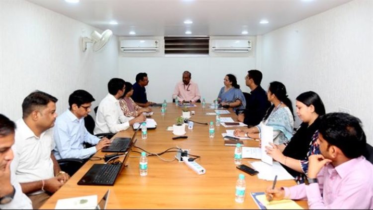 केन्द्रीय संयुक्त सचिव श्री सत्यार्थी ने किया सायबर तहसील का निरीक्षण