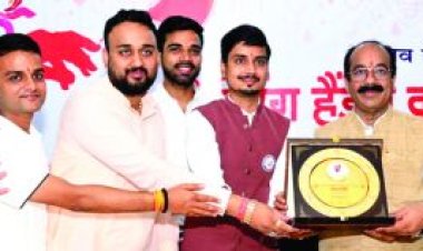 हेल्पिंग हेंड्स की समाजसेवा को उपमुख्यमंत्री ने सराहा