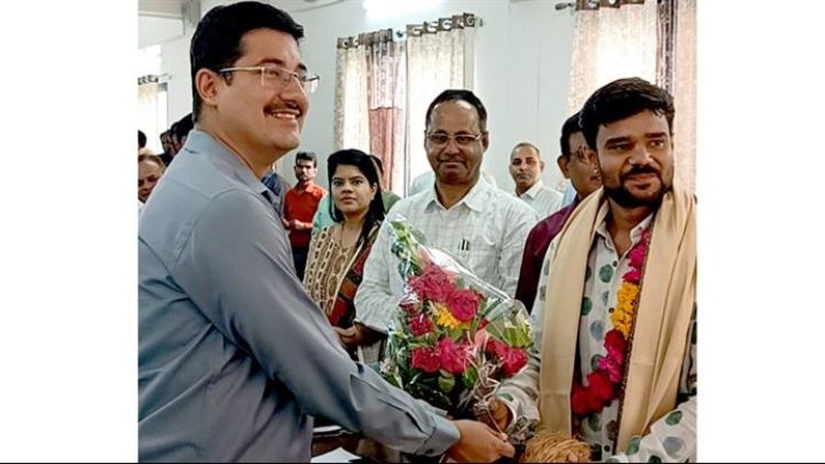जान की बाजी लगाकर बचाई करंट से जान....