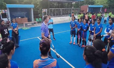 हॉकी इण्डिया हाई परफार्मेन्स डायरेक्टर हर्मन क्रुइस ने म.प्र. राज्य महिला हॉकी अकादमी, ग्वालियर का अवलोकन किया