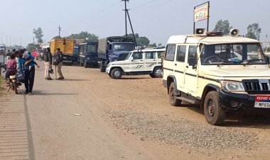 मऊगंज में छठवें दिन हटा रहे बाउंड्रीवॉल:गांव में आने-जाने के रास्ते बंद, 500 मीटर तक घेरा बनाया