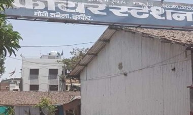 इंदौर में कूलर गोदाम में आग से जिंदा जला कर्मचारी:उत्तर प्रदेश का रहने वाला था मृतक, दो अन्य दुकानें भी चपेट में आई