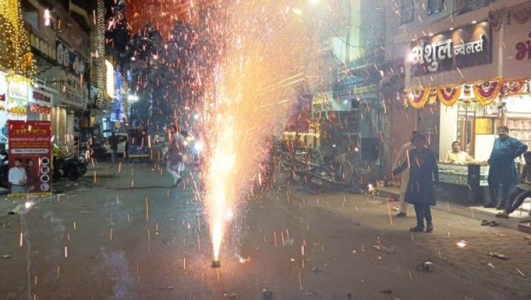 दीपावली पर जमकर फूटे पटाखे, घर-आंगन दीयों से रहे रौशन