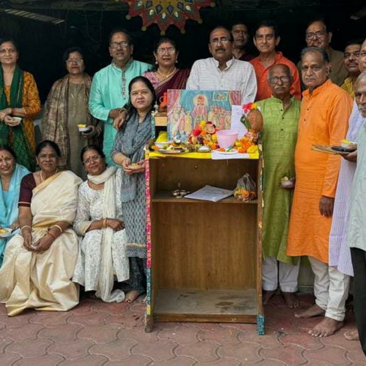 शालीमार गार्डन भोपाल में भगवान चित्रगुप्त की पूजा:सर्वसम्मति से आशु सक्सेना अध्यक्ष नियुक्त, हर वर्ष दो बार पूजन का निर्णय