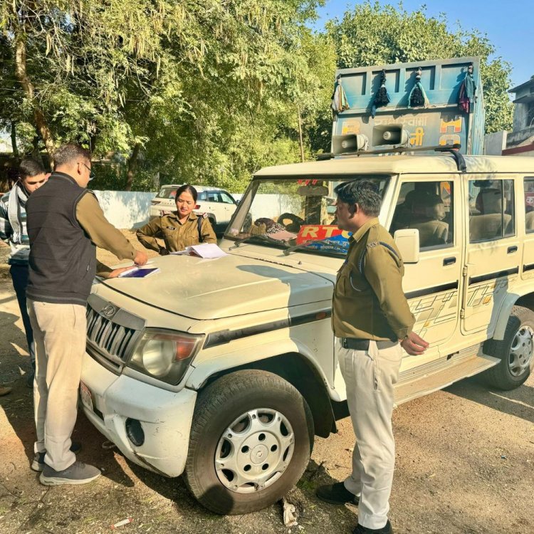 राजगढ़ में सड़क सुरक्षा को लेकर RTO की कार्रवाई:बालू-रेत से भरे ओवरलोड डंपरों पर 40 हजार का जुर्माना लगाया; 20 से अधिक वाहनों की चेकिंग की