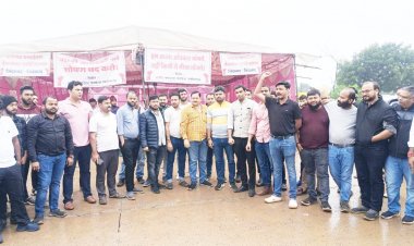 एनटीपीसी के बाहर गाड़ी मालिकों का बेमुद्दत हड़ताल शुरू