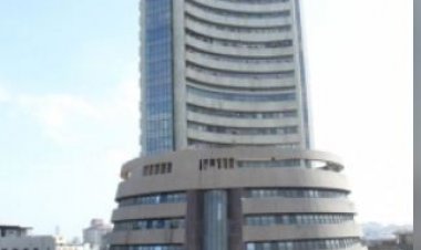 दलाल स्ट्रीट पर बुल्स की दहाड़, आरबीआई मीटिंग के फैसले से पहले सेंसेक्स 809 अंक चढ़ा