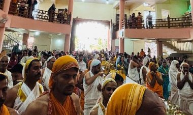 पलासी जिनालय में दो संतों का ससंघ मिलन समारोह:अहम और वहम संबंधों में दरार पैदा करता है - मुनिश्री निर्णय सागर