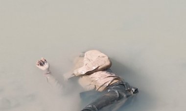 ग्राम कोड़ार के बसाहट टोला मे तालाब में मिली लाश:पुलिस कर रही शिनाख्ती की कोशिश, पंचनामा बना शव पीएम के लिए भेजा