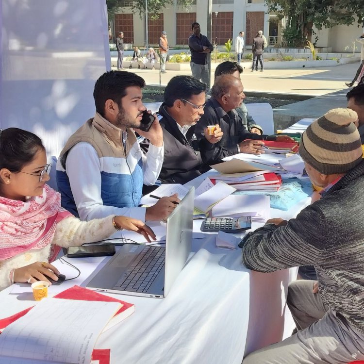 आगर मालवा में नेशनल लोक अदालत का शुभारंभ:प्रधान जिला न्यायाधीश, बार अध्यक्ष रहे मौजूद, सुलह समझौते से किया जा रहा प्रकरणों का निराकरण