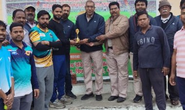 भेल चैंपियंस ट्रॉफी में एफडीएक्स की करारी हार:सुपर एससीआर ने 2 ओवर में जीता मैच, लोकेंद्र ओझा मैन ऑफ द मैच