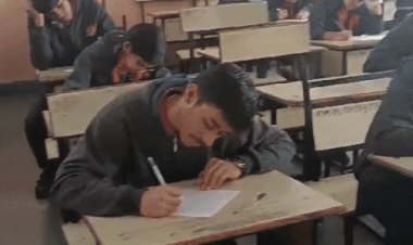 पीएमश्री विद्यालय -1 में परीक्षा पे चर्चा:प्रश्नोत्तरी में दिविका, श्रवण और नंदिता ने मारी बाजी, उपायुक्त ने किया सम्मानित