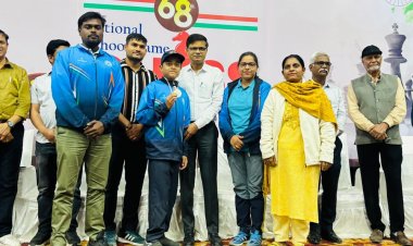 गणतंत्र दिवस पर मीतांश को शतरंज में सम्मान:पीएमश्री केंद्रीय विद्यालय-1 में गणतंत्र दिवस समारोह, छात्रों ने दी रंगारंग प्रस्तुति