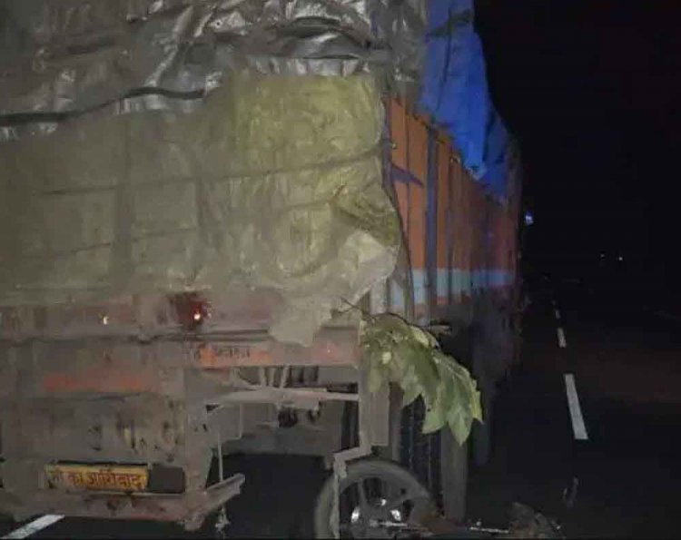 छत्तीसगढ़-जशपुर में नए साल का जश्न मनाने निकले तीन युवाओं की सड़क हादसे में मौत, एक गंभीर घायल