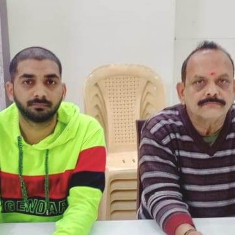 बालाघाट में सील क्लीनिक की चाबी देने 1 लाख मांगे:लोकायुक्त ने बीएमओ बैहर के बाबू को 30 हजार की रिश्वत लेते पकड़ा