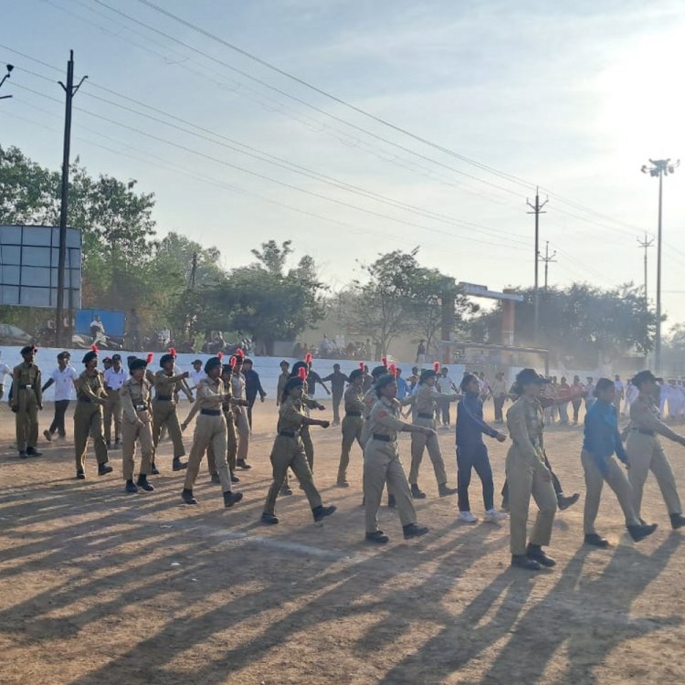 गणतंत्र दिवस परेड की रिहर्सल, प्रभारी मंत्री करेंगे ध्वजारोहण:कलेक्टर ने नर्मदा जयंती समेत 6 स्थानीय अवकाश भी किए घोषित