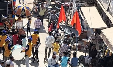 बड़वानी में संत रविदास जयंती पर निकला जुलूस:बैंड-बाजे और भजनों की धुन पर थिरके श्रद्धालु, रास्तेभर फूलों से स्वागत