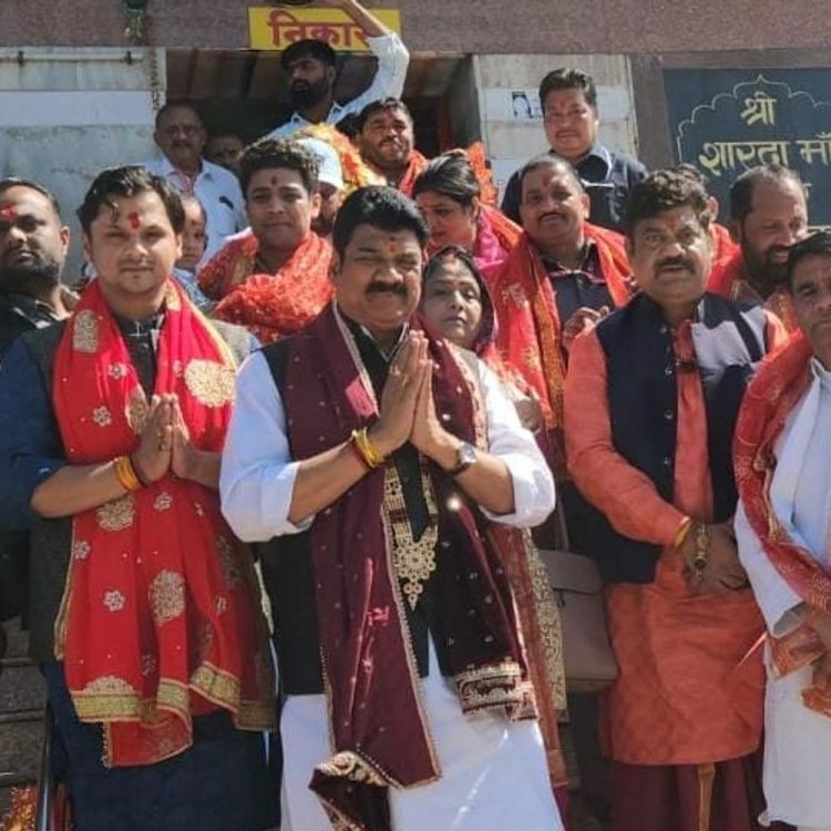 मैहर पहुंचे खाद्य नागरिक आपूर्ति मंत्री गोविंद सिंह:महाकुंभ स्नान के बाद किए मां शारदा के दर्शन; विधायक से की विकास पर चर्चा