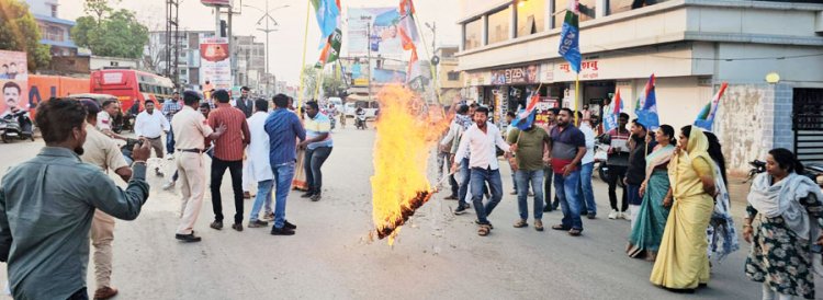 कांग्रेसियों ने किया ईडी का पुतला दहन