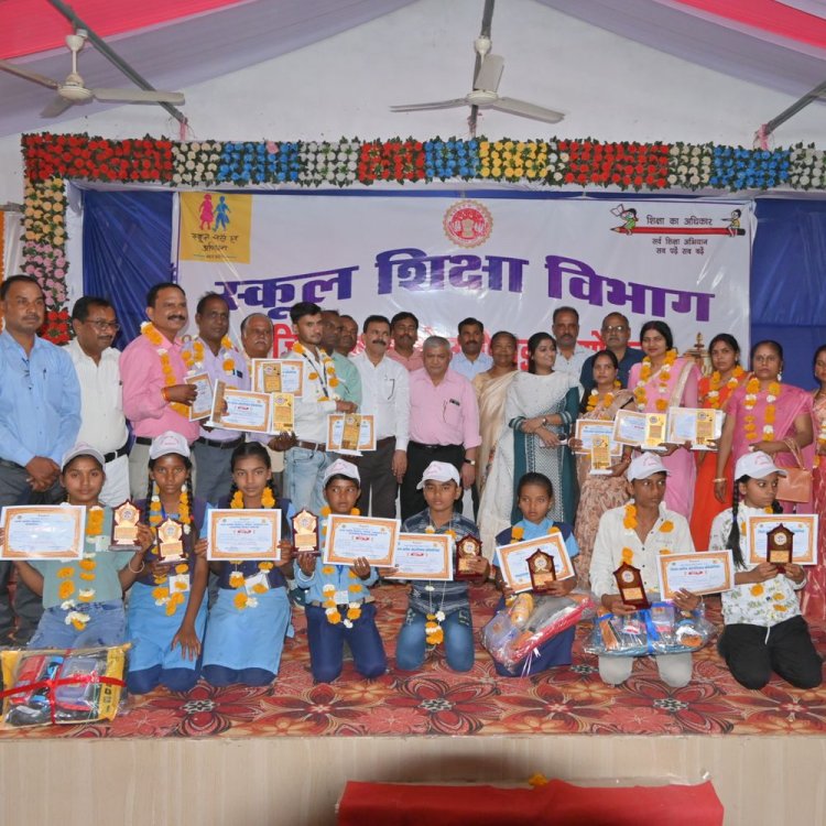 रायसेन जिला ओलंपियाड के 32 विजेता विद्यार्थियों का सम्मान:जिला पंचायत सीईओ ने कहा- मैंने भी जमीन पर बैठकर पढ़ाई की थी